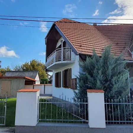 Nyaraló In 35629 Balatonmáriafürdő