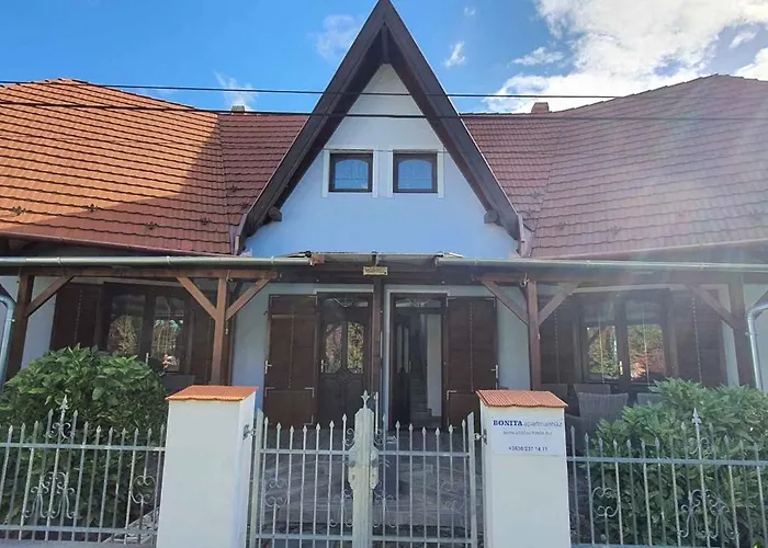 Hébergement de vacances In 35629 *